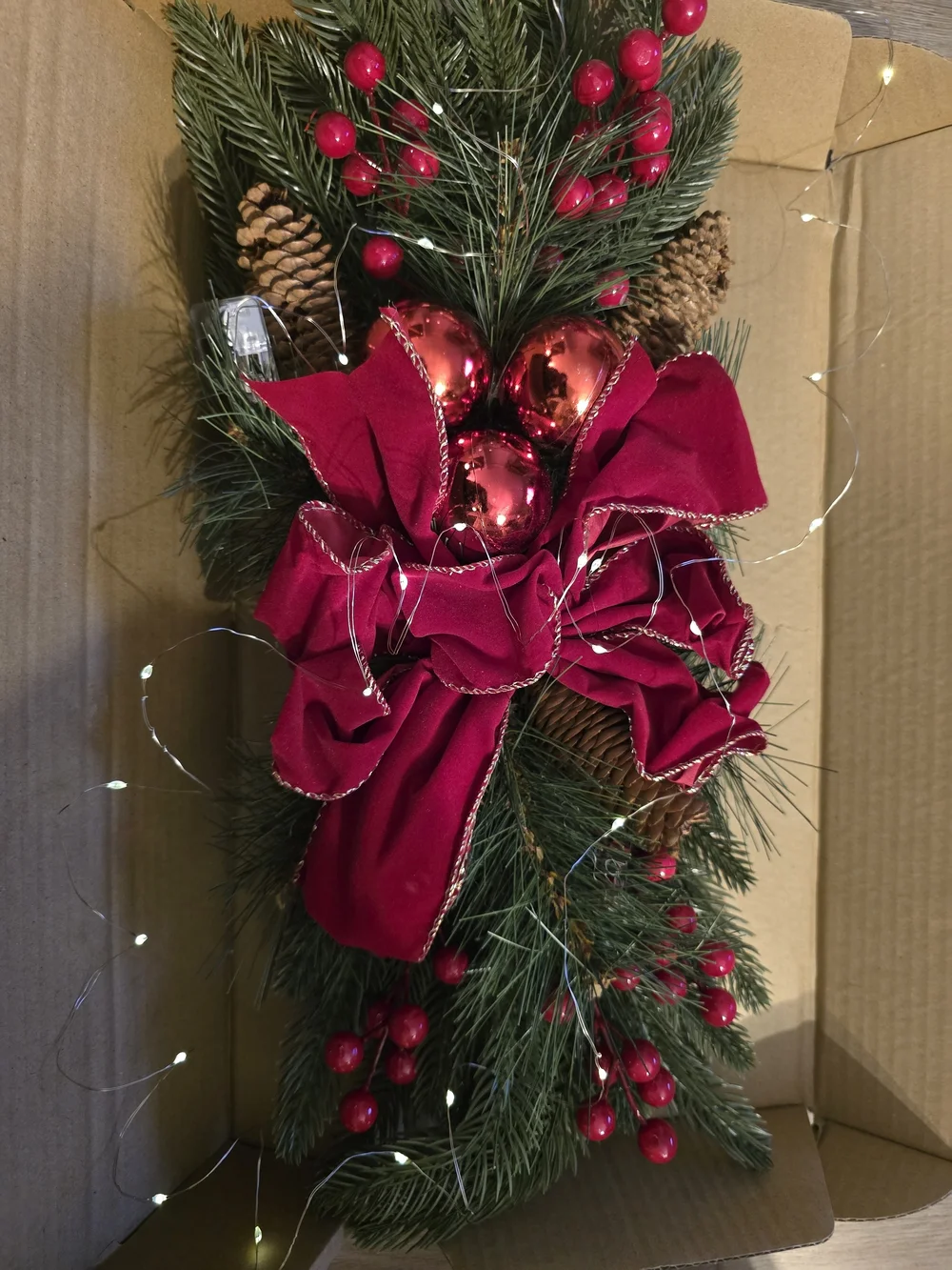 Red Holiday Pine Teardrop Swag with Bow and Lights. NEW.